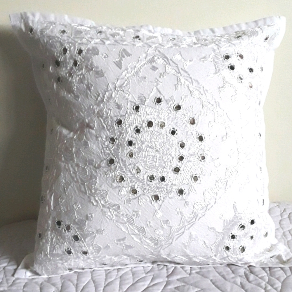 WHITE BOHO CHIC CUSHION COVER